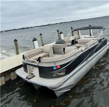 2017 Avalon GS Tritoon