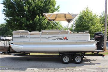 2015 Tracker Party Barge 22 DLX