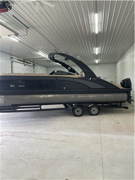 2017 Bennington 25RCWWA with trailer
