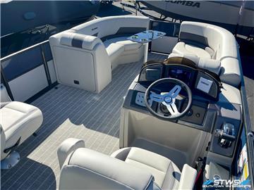 Xcursion_FLX_2023_Inventory-20487_Dash_cluster__c-1.webp