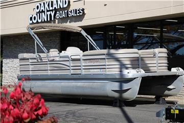 2001 Sanpan 2200 LE Pontoon - 50HP