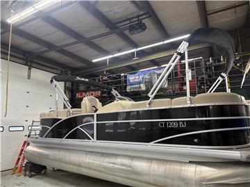 2016 Sweetwater Premium 220 SL3