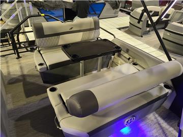 2026-Starcraft-EXS-3-DL-Tritoon-Suzuki-Outboard11.jpg