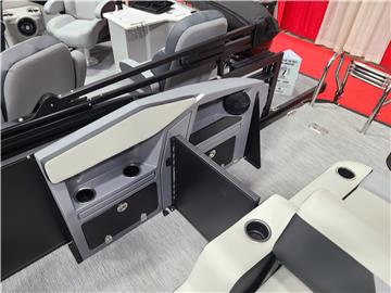 Starcraft-VX22Q-DH-Pontoon-Suzuki-Outboard11.jpg?v=1771454640406