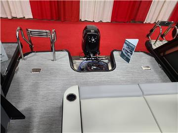 Starcraft-VX22Q-DH-Pontoon-Suzuki-Outboard13.jpg?v=1771454640406