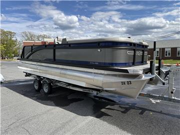 2025 Qwest 22 E-CLASS SPLASH PAD TRITOON INC 150HP MERCURY ENGINE